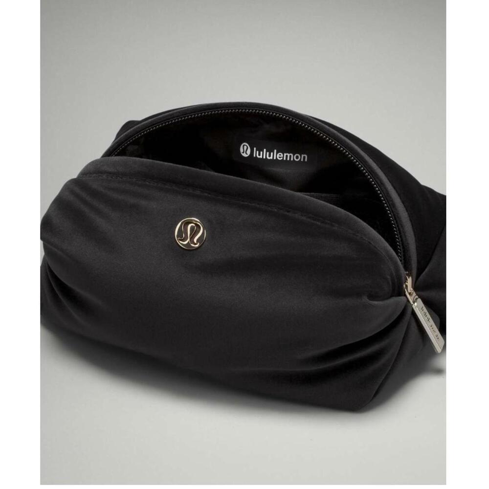 Lululemon "Feeling Ready" *Mini Velour Pouch Black